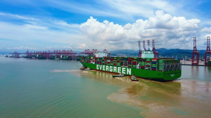 O porto de Ningbo Zhoushan se conecta com o maior navio porta-contêineres do mundo, Changyi