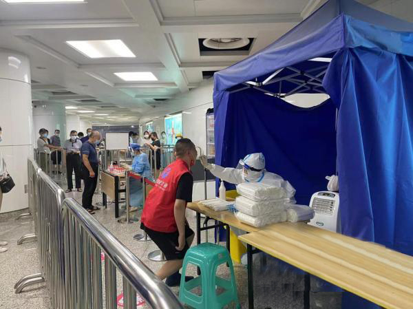 A estação de metrô em Ningbo também pode ser testada para ácido nucléico e está aberta duas vezes ao dia