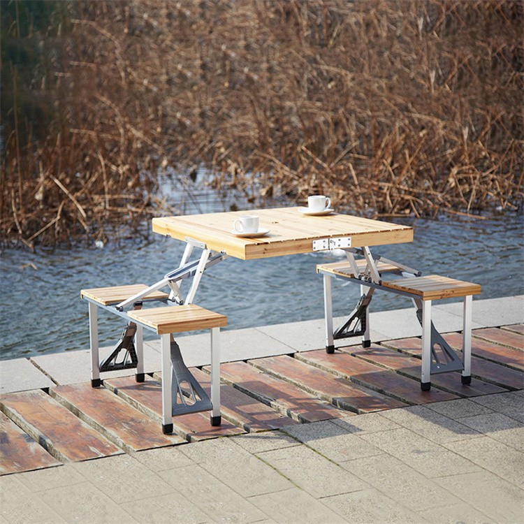Mesa de piquenique dobrável com assentos