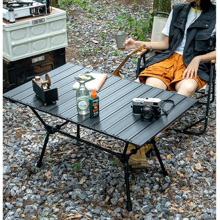 Mesa de acampamento dobrável ao ar livre