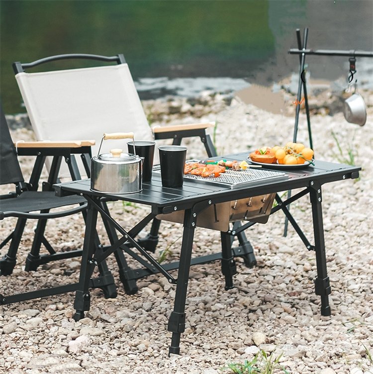 Mesa de acampamento dobrável ao ar livre