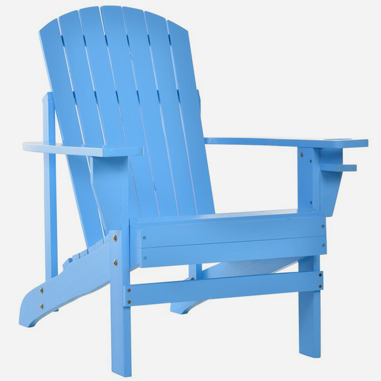 Cadeira Adirondack de madeira ao ar livre